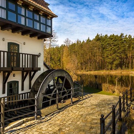 Bed and Breakfast Gosciniec Pod Zajacem Олесница Экстерьер фото