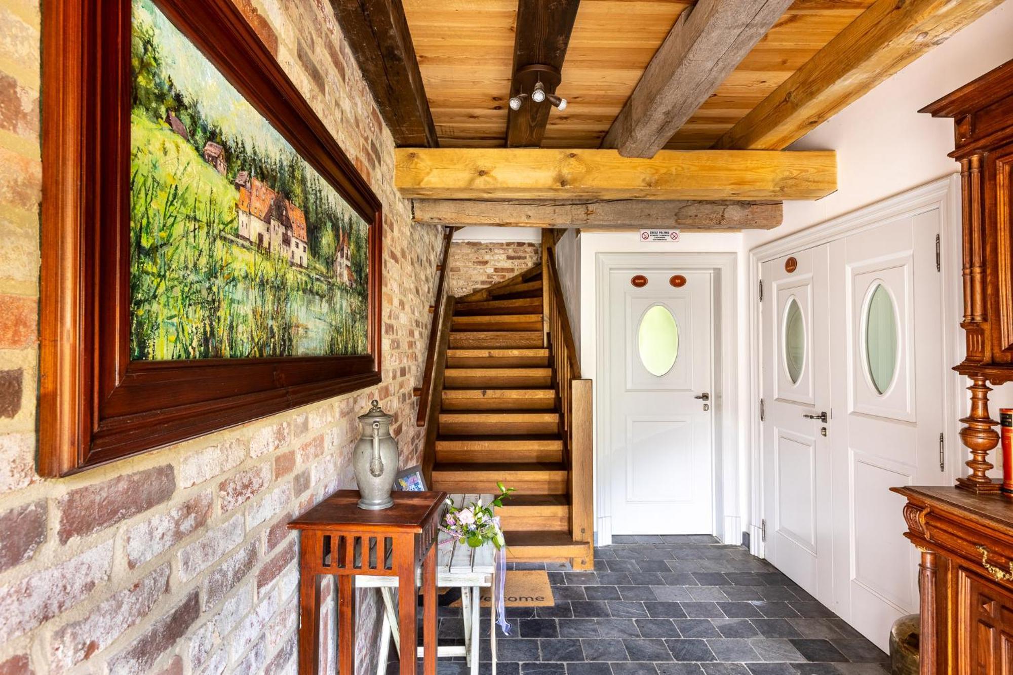 Bed and Breakfast Gosciniec Pod Zajacem Олесница Экстерьер фото