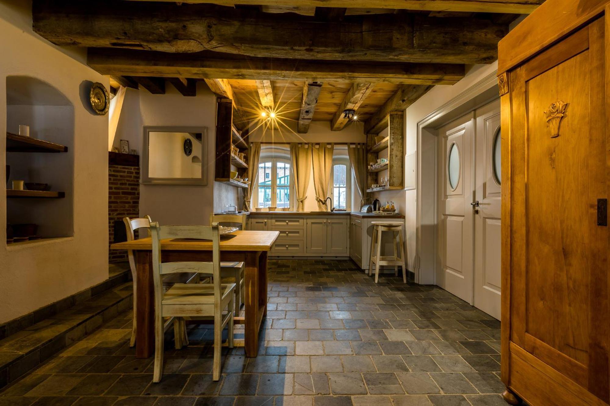 Bed and Breakfast Gosciniec Pod Zajacem Олесница Экстерьер фото