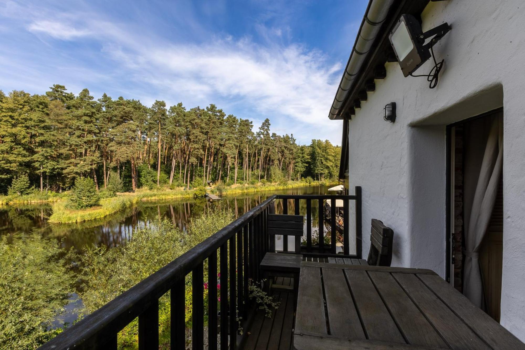 Bed and Breakfast Gosciniec Pod Zajacem Олесница Экстерьер фото