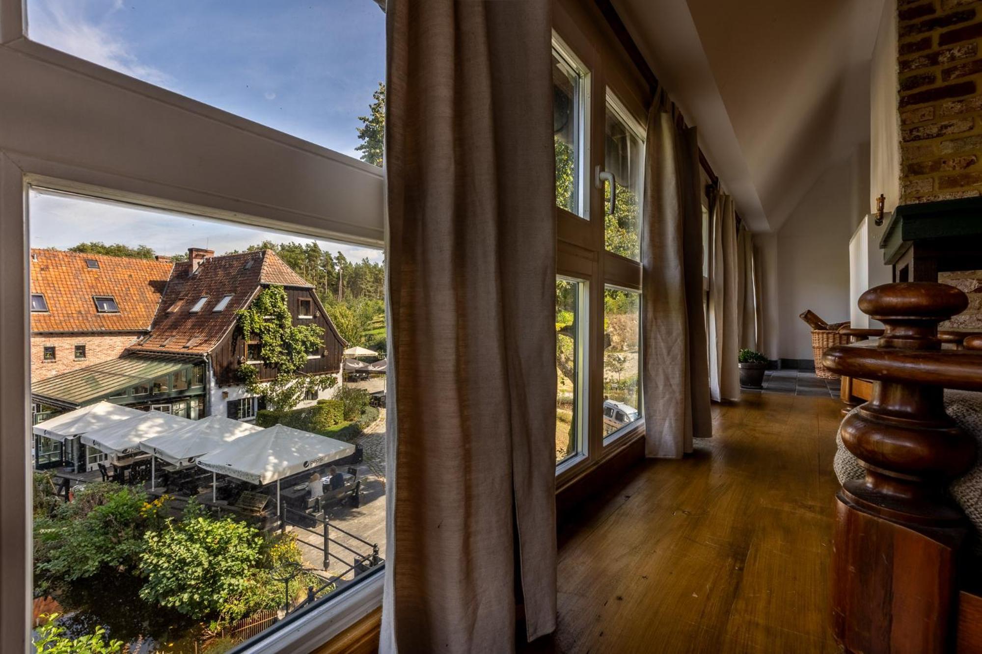 Bed and Breakfast Gosciniec Pod Zajacem Олесница Экстерьер фото