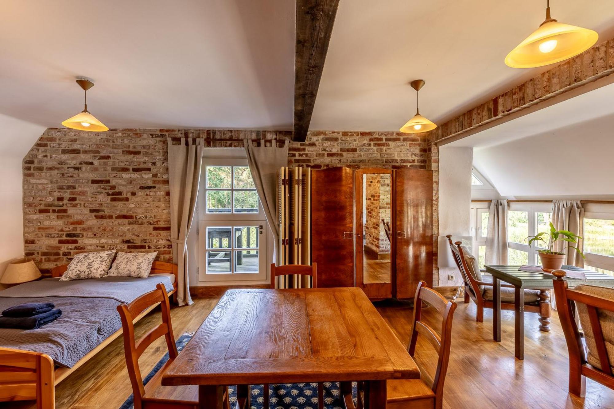 Bed and Breakfast Gosciniec Pod Zajacem Олесница Экстерьер фото