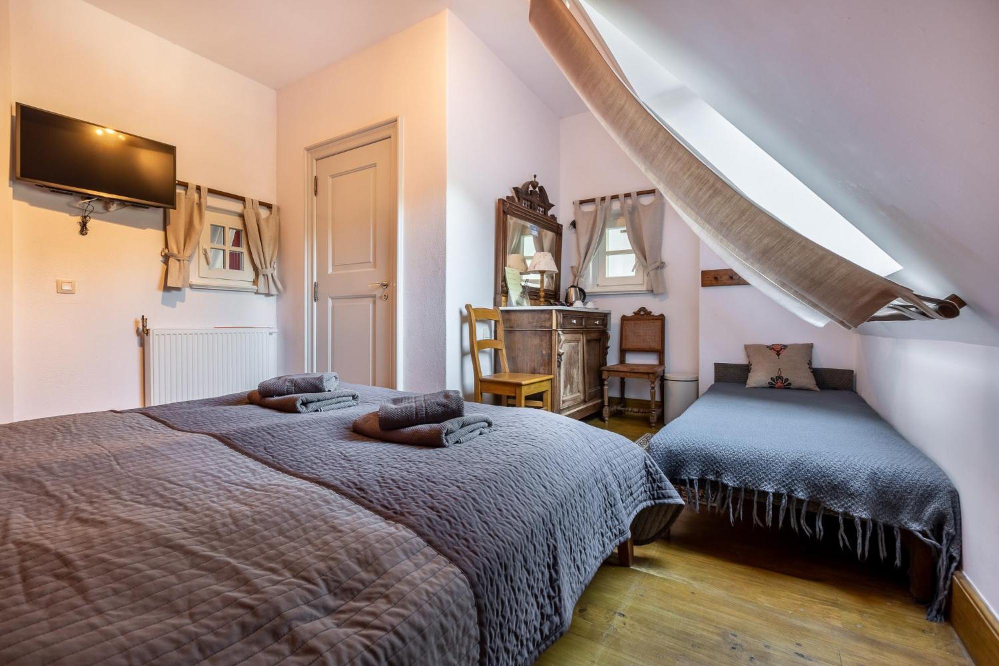 Bed and Breakfast Gosciniec Pod Zajacem Олесница Экстерьер фото