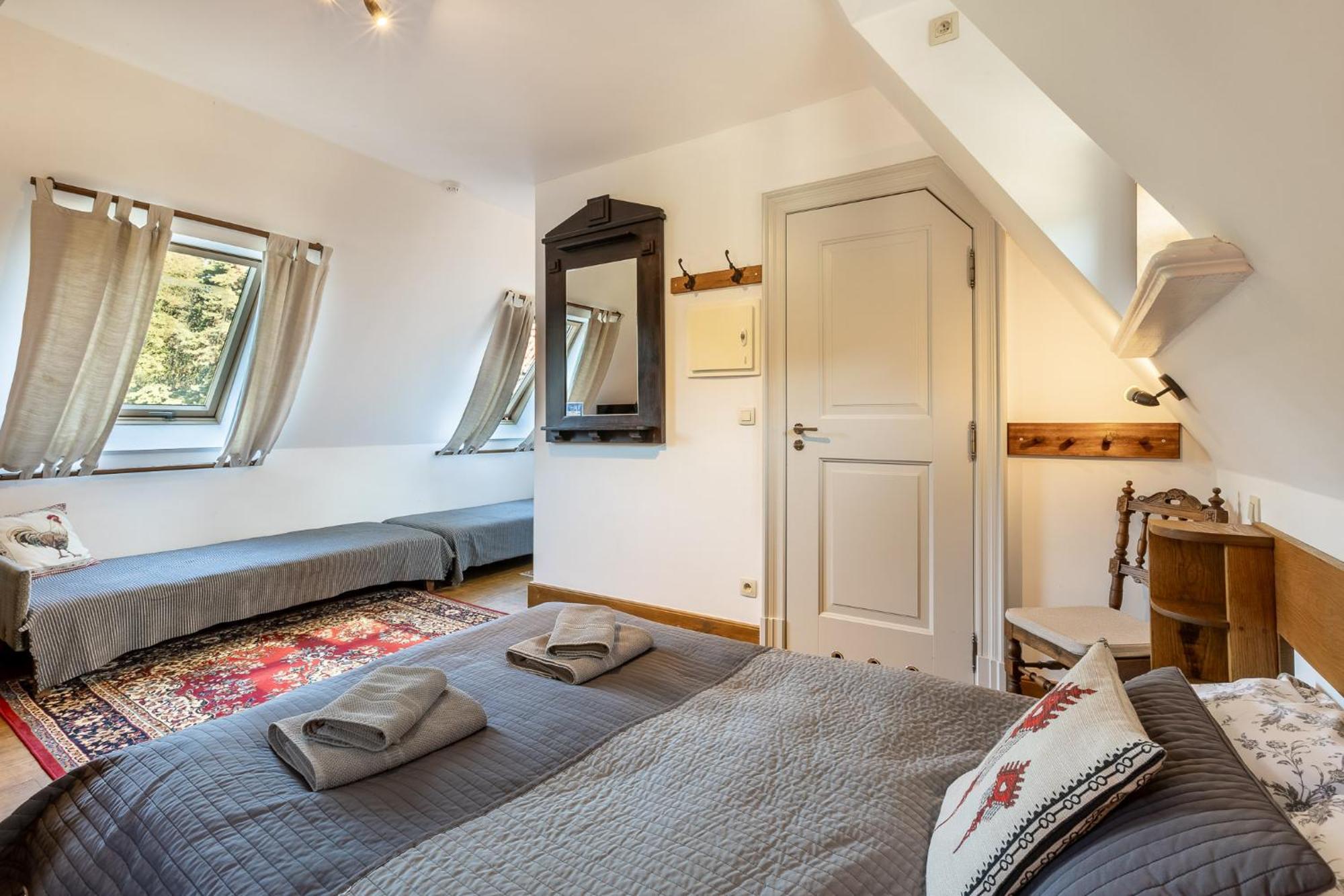 Bed and Breakfast Gosciniec Pod Zajacem Олесница Экстерьер фото