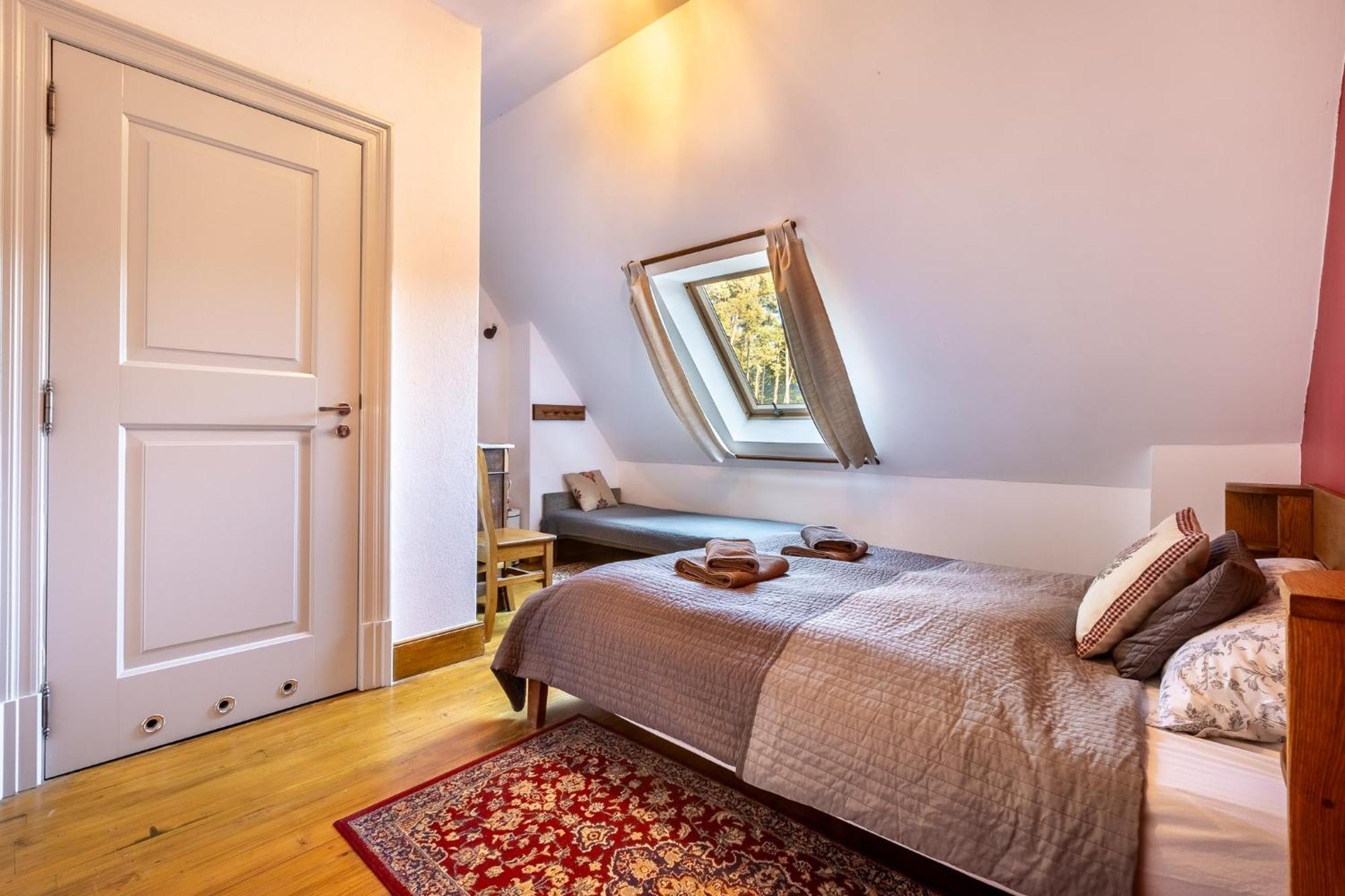 Bed and Breakfast Gosciniec Pod Zajacem Олесница Экстерьер фото