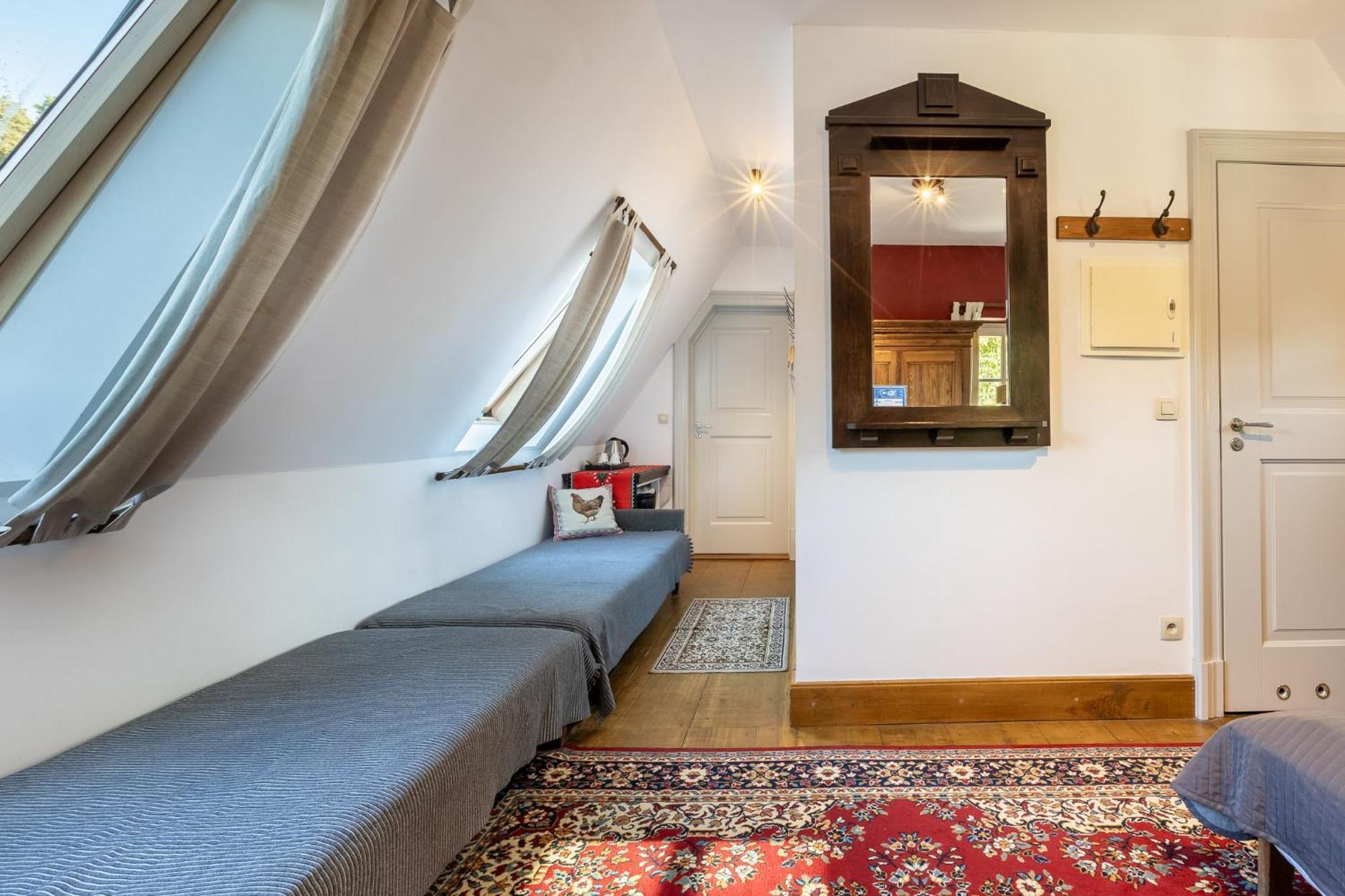 Bed and Breakfast Gosciniec Pod Zajacem Олесница Экстерьер фото