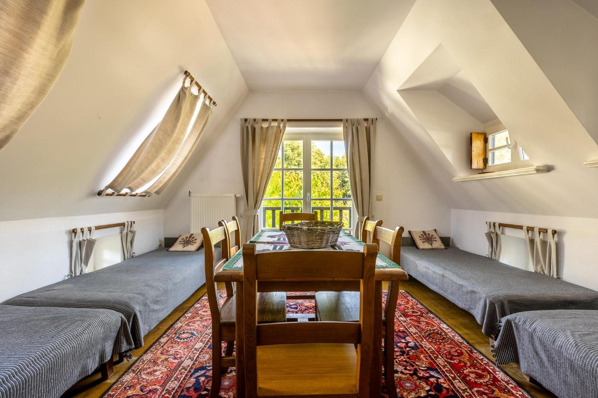 Bed and Breakfast Gosciniec Pod Zajacem Олесница Экстерьер фото
